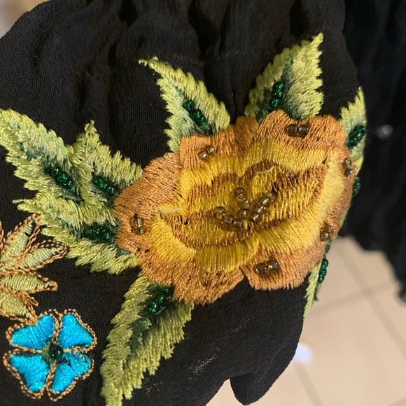 FLORAL BLACK SHIRTS WOMEN’S EMBROIDERED LONG SLEEVE BY VINTAGE COLLECTION - Picture 6 of 7